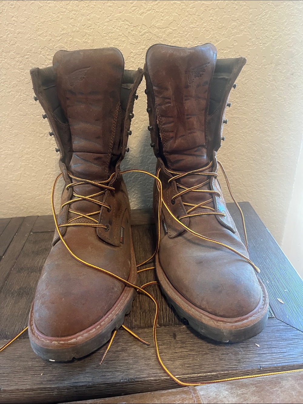 Vibram Brown Men's Outdoor Boots with Black Soles - Picture 2 of 3